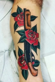 oldschool风的9款枪纹身作品图片