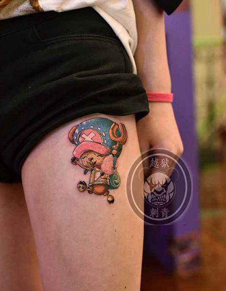 女生大腿乔巴纹身图案