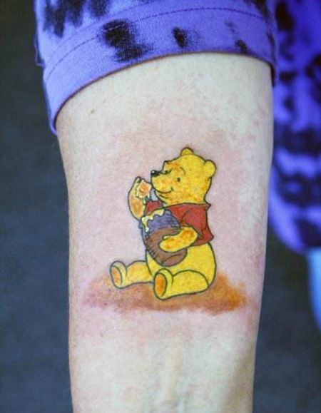 手臂小熊维尼纹身图案