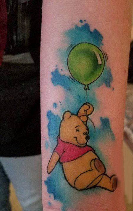 手臂维尼熊水彩纹身图案