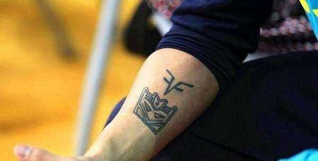 林丹手臂变形金刚纹身图片