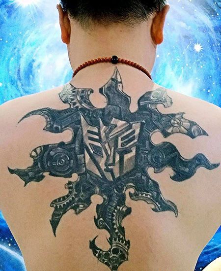 背部变形金刚符号纹身图案