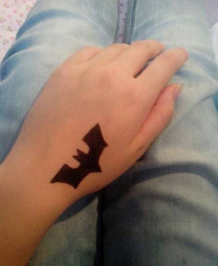 手背蝙蝠侠纹身图案