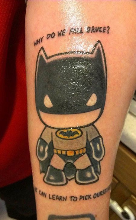 小腿可爱的蝙蝠侠纹身图案