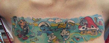 女生胸部蓝精灵纹身图案