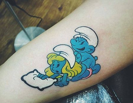 手臂邪恶的蓝精灵纹身图案