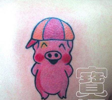背部可爱的麦兜纹身图案