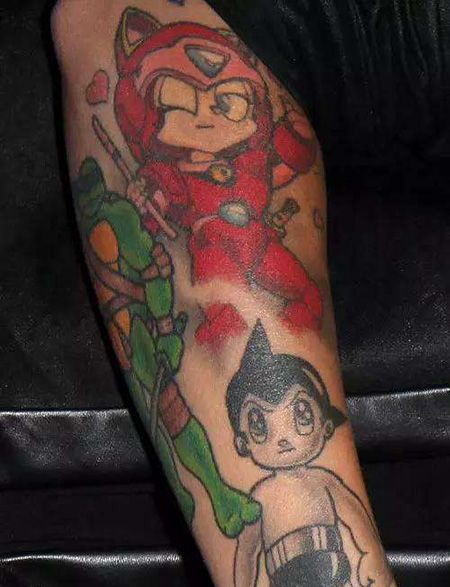 手臂阿童木纹身图案