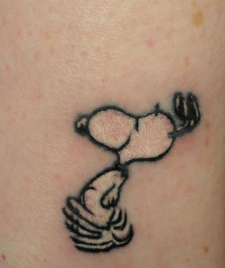 背部史努比纹身图案