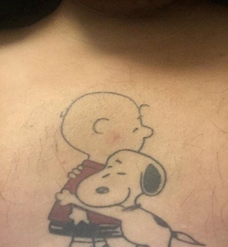 胸前史努比纹身图案