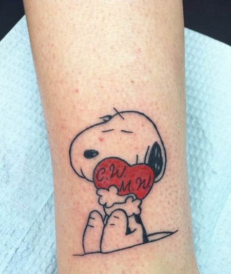 小腿可爱的史努比纹身图案