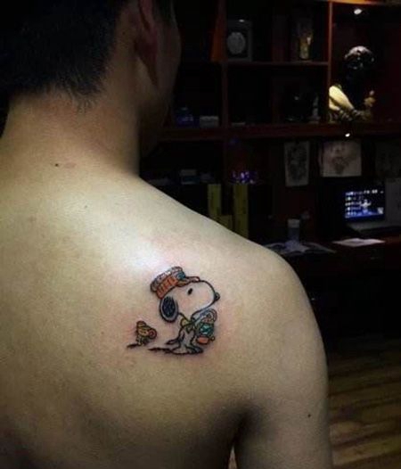 肩部史努比纹身图案