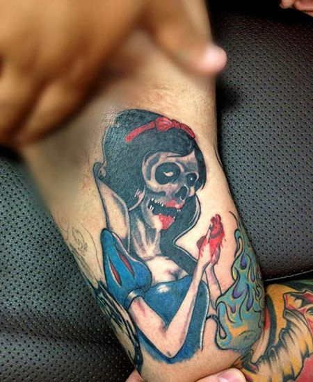 大臂恐怖白雪公主纹身图案