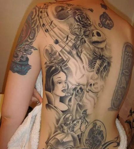 背部黑灰色白雪公主纹身图案