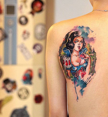 肩部白雪公主纹身图案