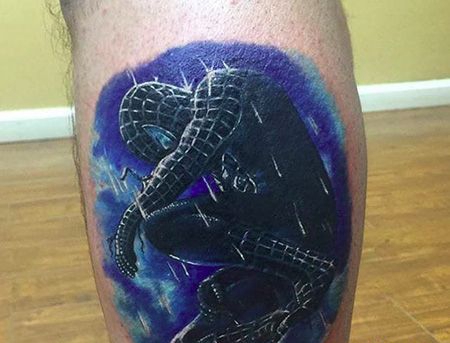 小腿帅气的蜘蛛侠纹身图案