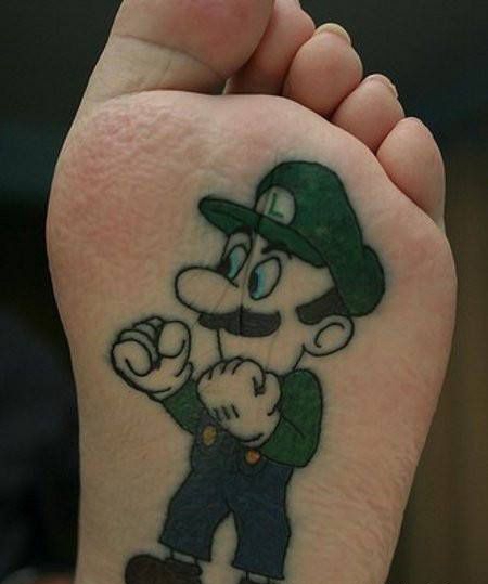 脚底马里奥纹身图案