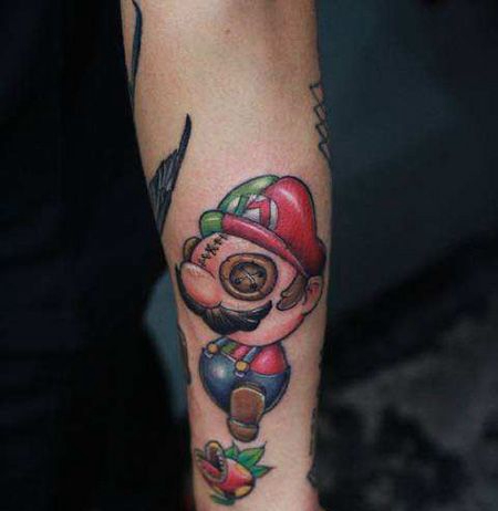 手腕个性的马里奥纹身图案