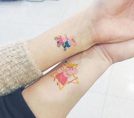情侣手腕小猪佩奇纹身图案