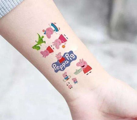 手腕可爱的小猪佩奇纹身图案