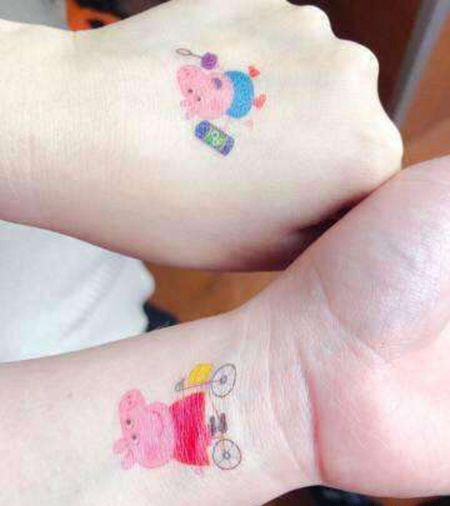 手背和手腕小猪佩奇纹身图案