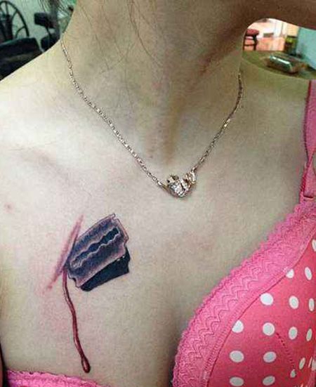 胸部性感的刀片纹身图案