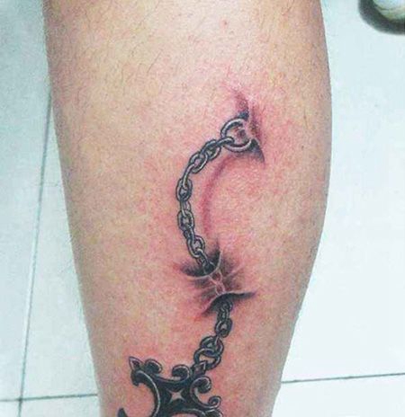 小腿个性的项链纹身图案