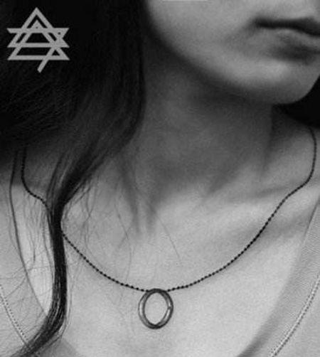 颈部项链纹身图案