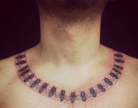 锁骨蜜蜂项链纹身图案