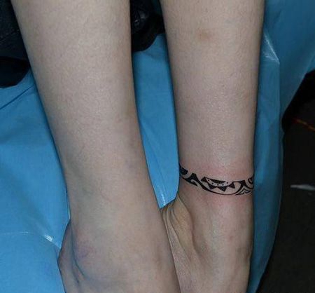 女生脚踝脚环纹身图片