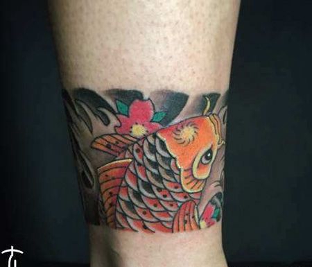 脚踝鲤鱼脚环纹身图案