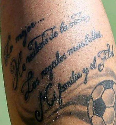 大腿足球英文纹身图案