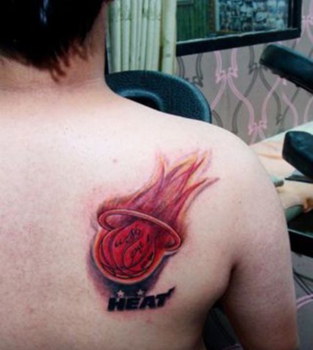 背部篮球火纹身图片