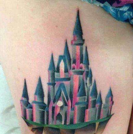 背部创意城堡纹身图案