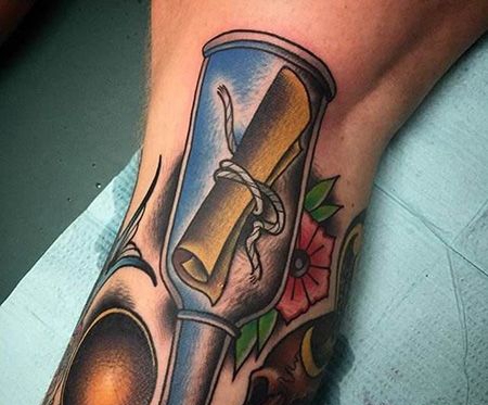 小腿个性的漂流瓶纹身图案