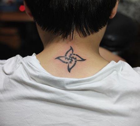 颈部风车纹身图案