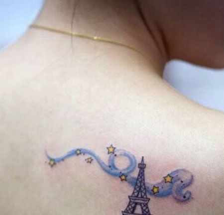 女生肩部埃菲尔铁塔纹身图案