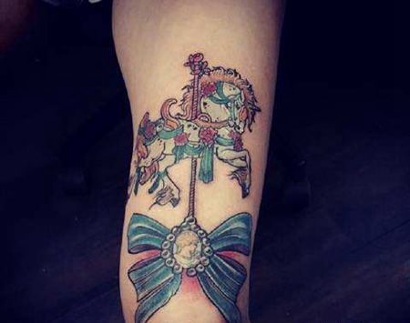 大腿旋转木马纹身图案