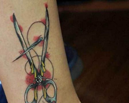 小腿剪刀针线纹身图案