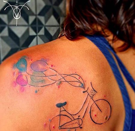 背部自行车和气球纹身图案