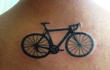 颈部后面自行车纹身图案