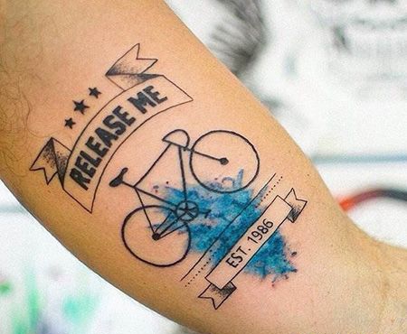 大臂自行车泼墨纹身图案