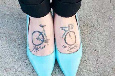 女生脚背自行车纹身图案