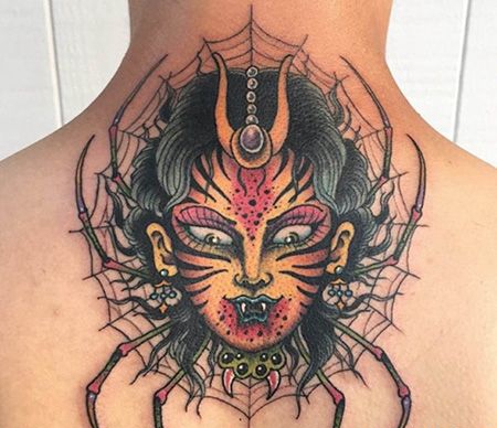 背部蜘蛛女妖和蜘蛛网纹身图片