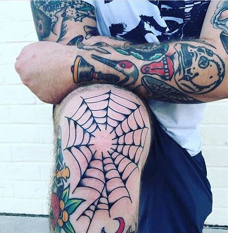 小腿蜘蛛网纹身图案