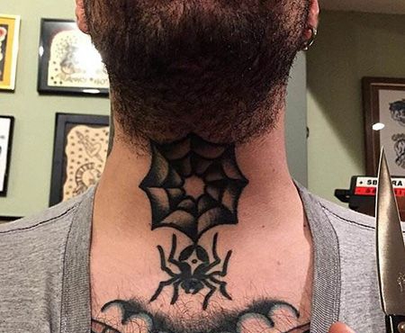 颈部蜘蛛网纹身图案