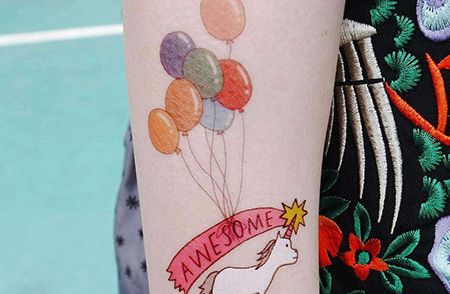 大臂独角兽和气球纹身图案