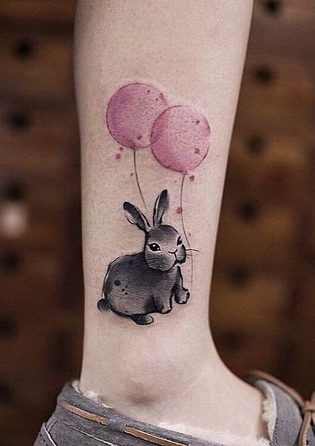 脚踝气球和兔子纹身图案