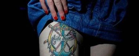 女生大腿船舵纹身图案