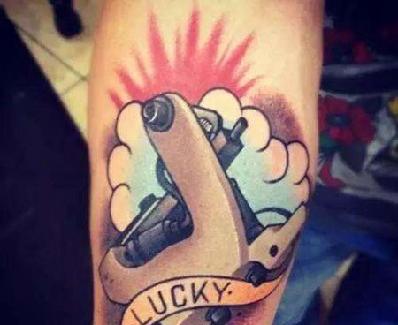 手臂个性纹身机纹身图案